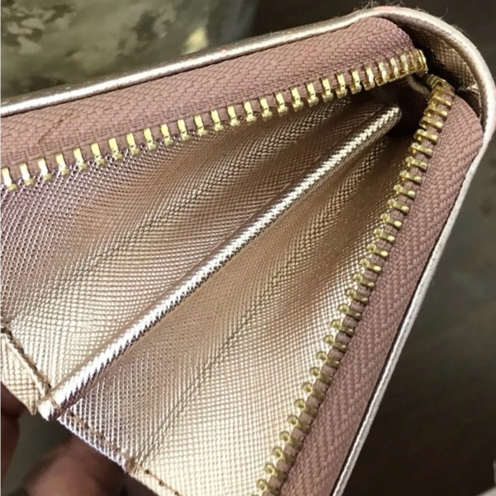 Tory Burch Robinson zip continental wallet in a metallic rose gold W/ Dust bag - Picture 7 of 11